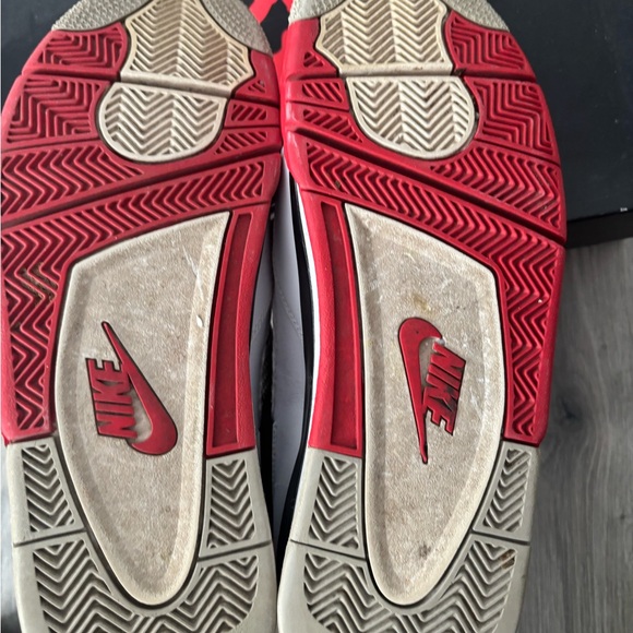 Jordan 4 Fire Red - Picture 5 of 9